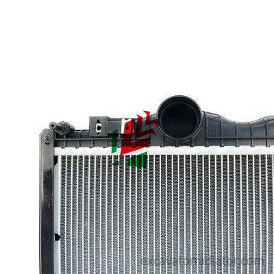 Système de refroidissement du moteur du véhicule lourd Réservoirs en plastique de noyau en aluminium Oe 2433149 2439720 2439722 Pour SCANIA Truc