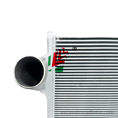 Isozu intercooler OEM114310555 assemblage d'intercooler de dissipation de chaleur en aluminium pour camions à haute performance