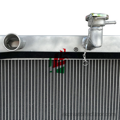 Réglage du refroidisseur du radiateur de bus Jianghuai JAC1024 Système de refroidissement du moteur du véhicule de tourisme en aluminium Réservoir d'eau Couleur argentée