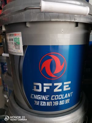 Le liquide réfrigérant de moteur, les produits sont tout l'antigel du facteur original