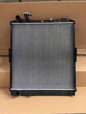 Assy de radiateur d'Isuzu de réservoir d'eau pour le refroidisseur intermédiaire de camion de radiateur de 700p 4hk1
